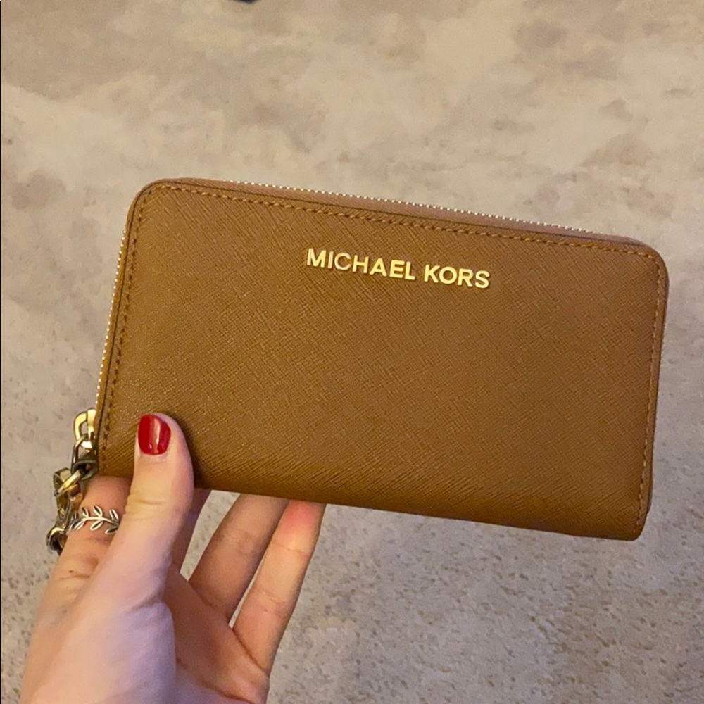 Michael Kors Wrislet Wallet
